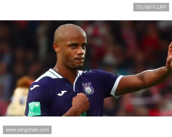 孔帕尼为妻子庆祝40岁生日专程回曼市包下豪华酒店盛大庆典