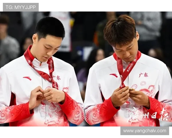 媒体人呼吁赵睿带伤上场男篮需情绪支持与郭导减压策略